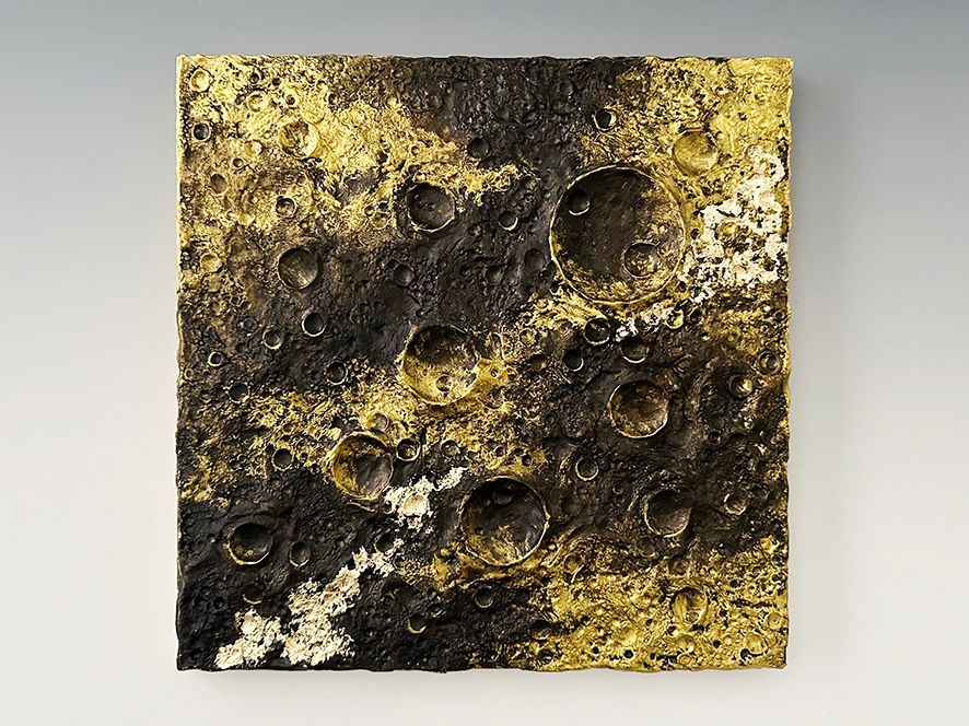 Moon's Surface 3030 Impact Memory Gold & Black